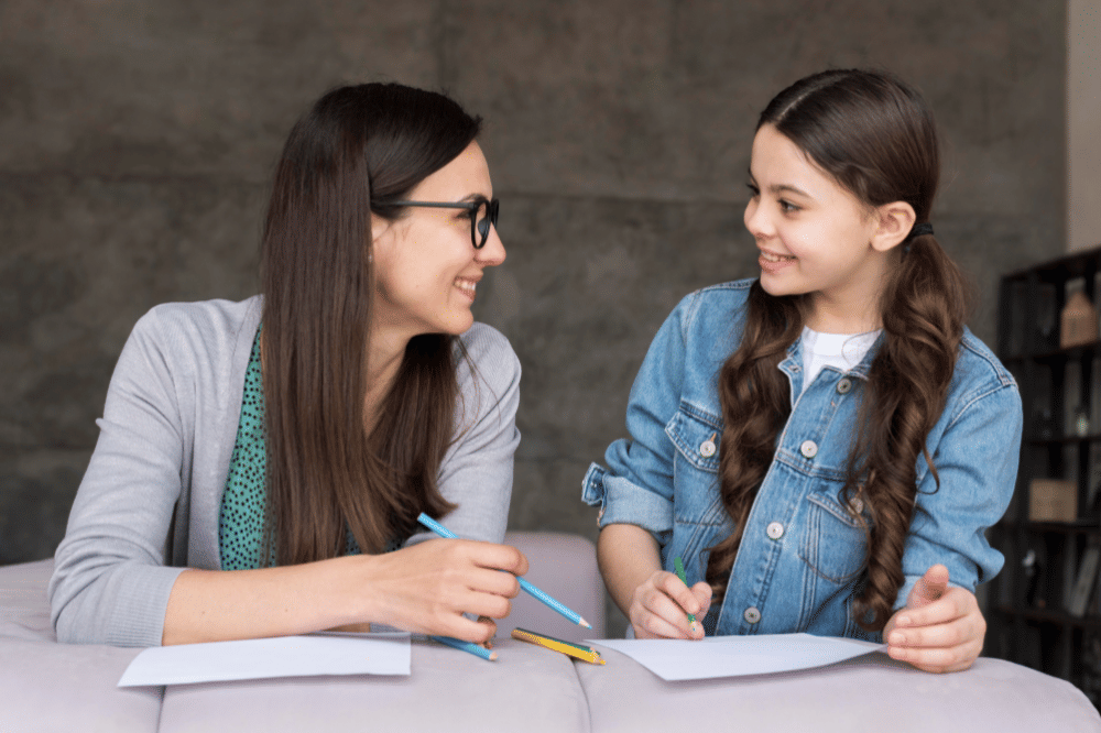 Seorang mama sekaligus guru untuk anak perempuannya