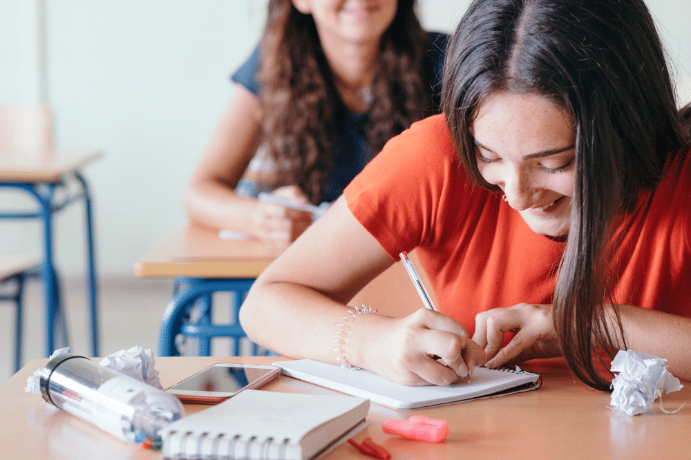 Murid terlihat sedang menulis surat