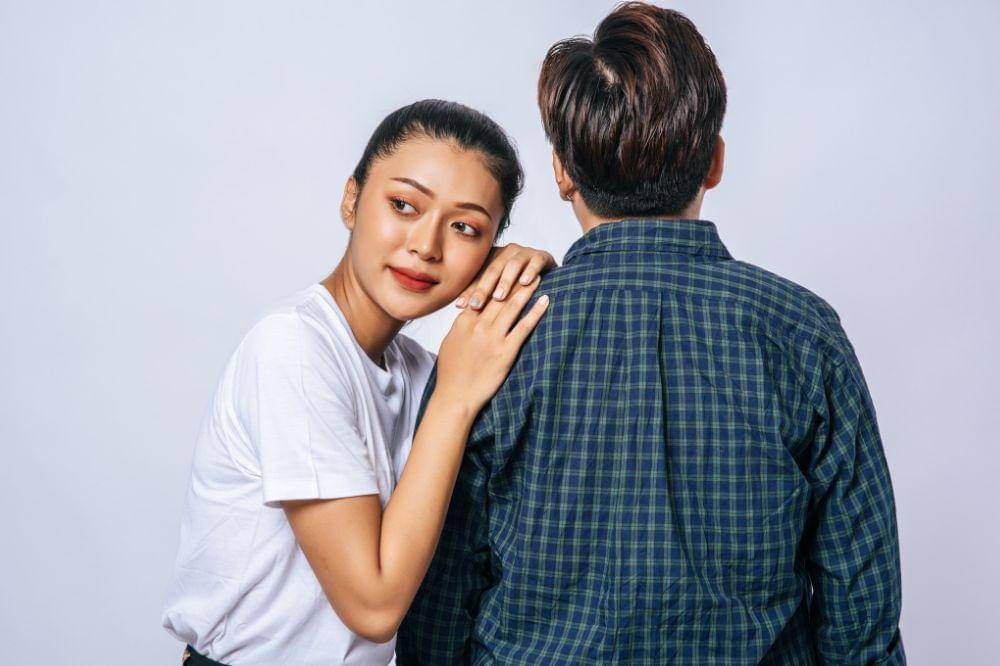 Tanda Pasangan Mulai Berselingkuh