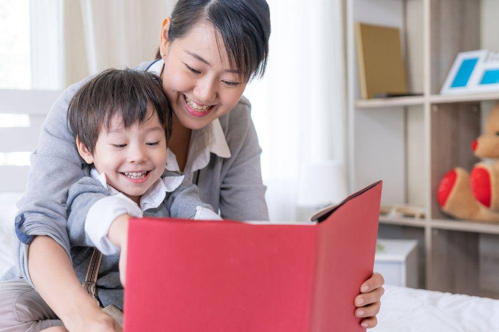 Jadikan membaca sebagai rutinitas menyenangkan