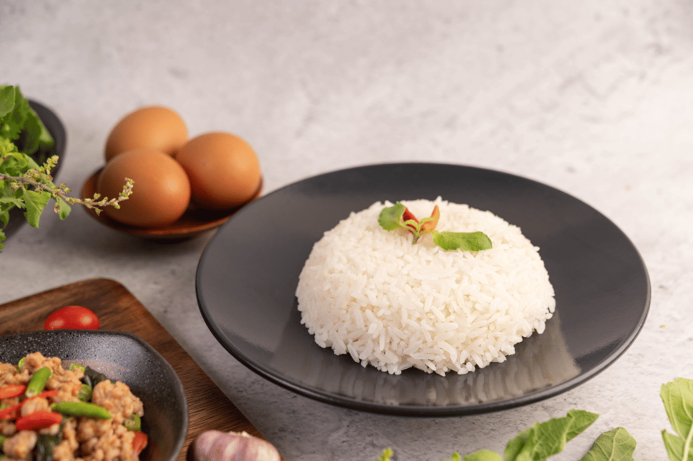 Makanan yang menggunakan telur dan nasi