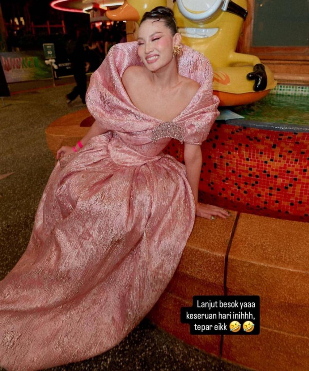 Potret Patricia Gouw Tampil Stunning di Premiere Wicked Singapore (3).jpg