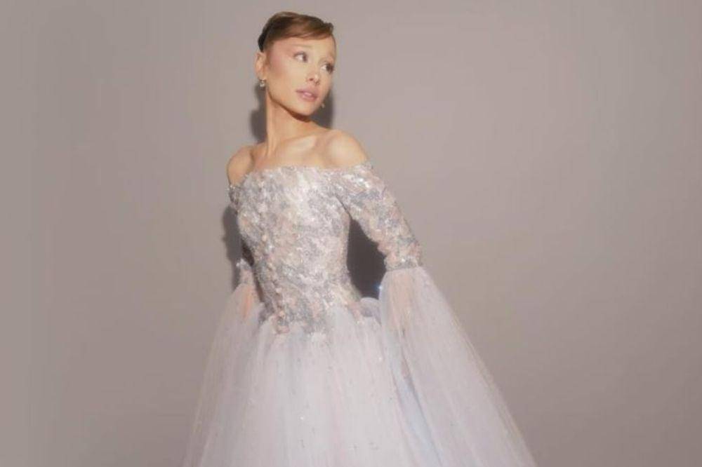 Ariana Grande Pamer Dua Gaun Cantik di Gala Premiere Wicked Singapura