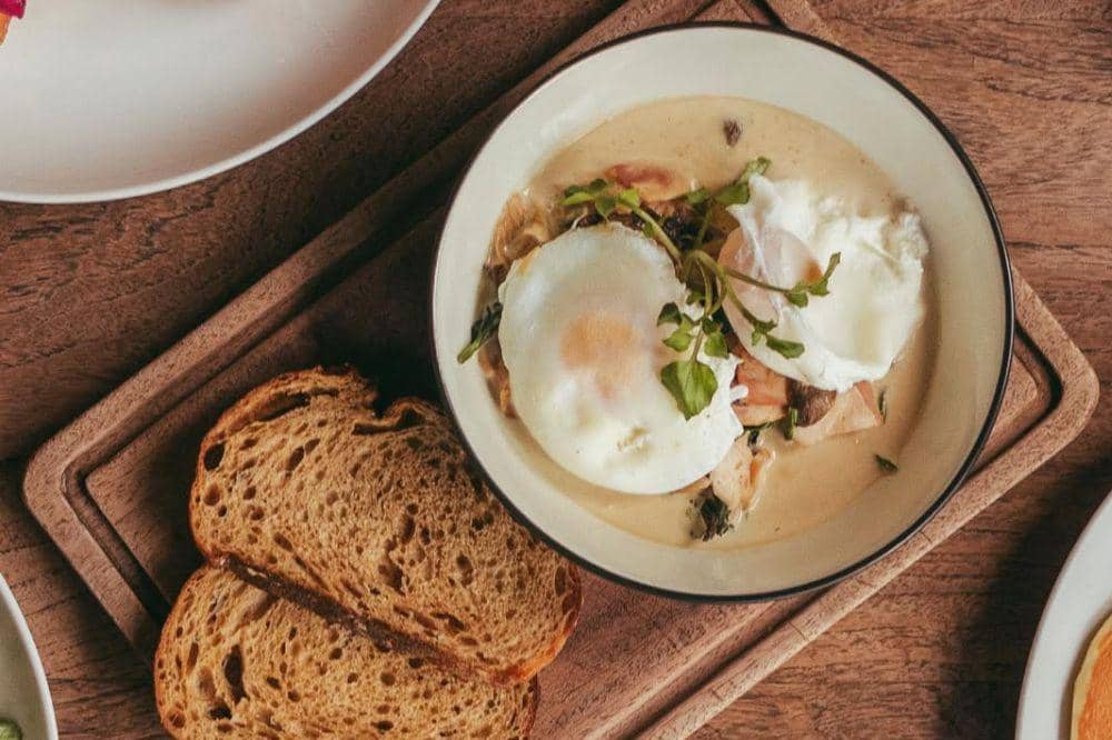 10 Tempat Brunch Terdekat di Seminyak, Bikin Liburan Makin Nikmat (6).jpg