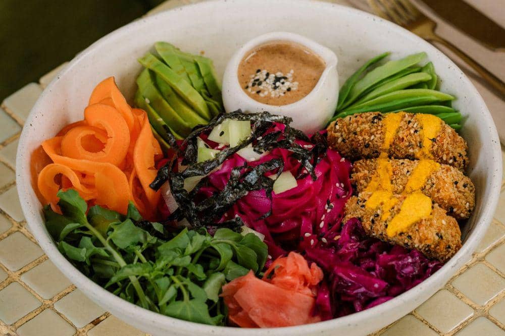 10 Tempat Brunch Terdekat di Seminyak, Bikin Liburan Makin Nikmat (3).jpg