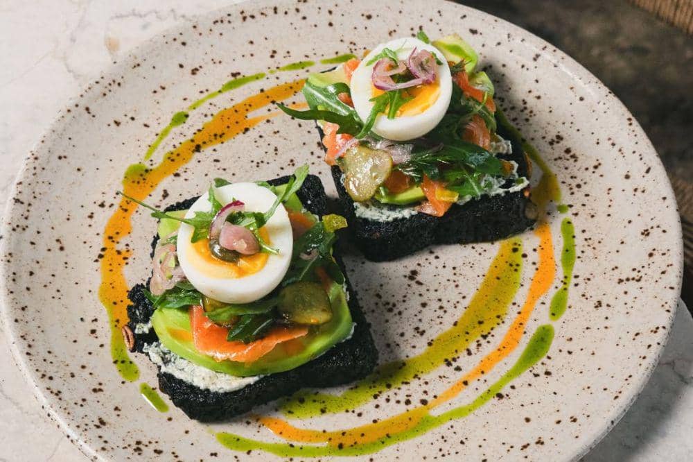 10 Tempat Brunch Terdekat di Seminyak, Bikin Liburan Makin Nikmat (9).jpg