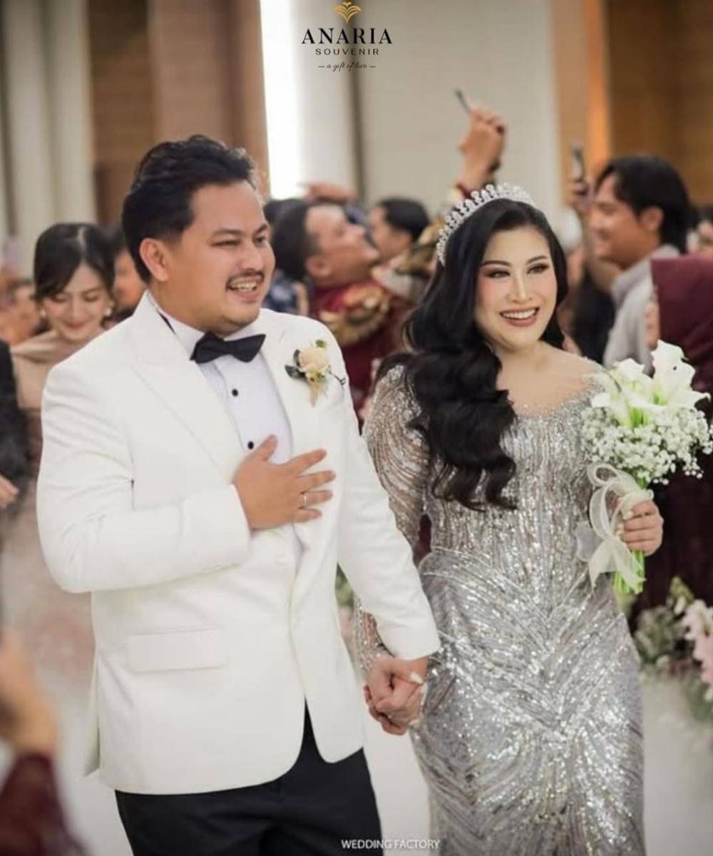 Detail Fashion Boiyen di Hari Pernikahan, Elegan Maksimal! (2).jpg