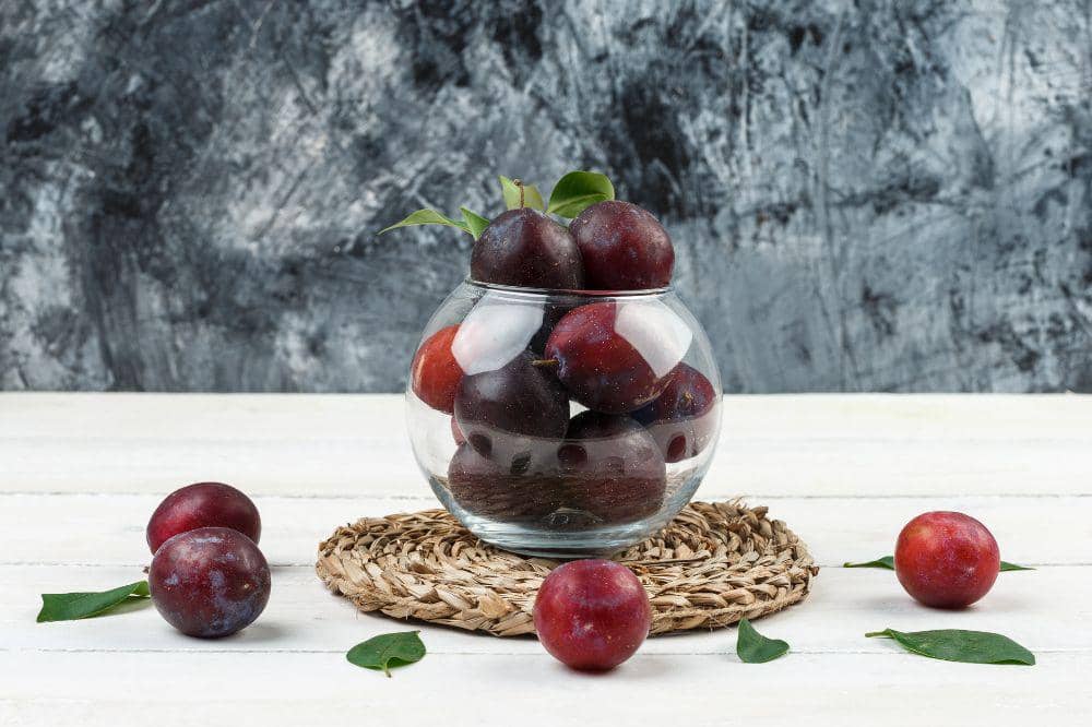 8 Cara Makan Buah Plum, Mudah Dicoba dan Penuh Manfaat (5).jpg