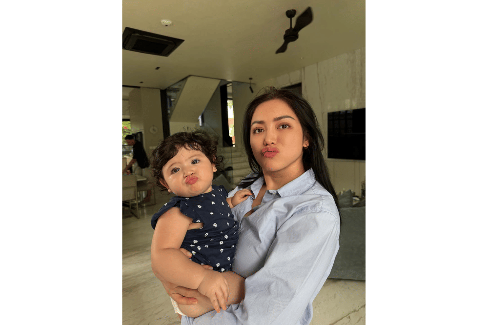 Foto Hagia Berpose Duck Face Bersama sang Mama, Jessica Iskandar 5.png