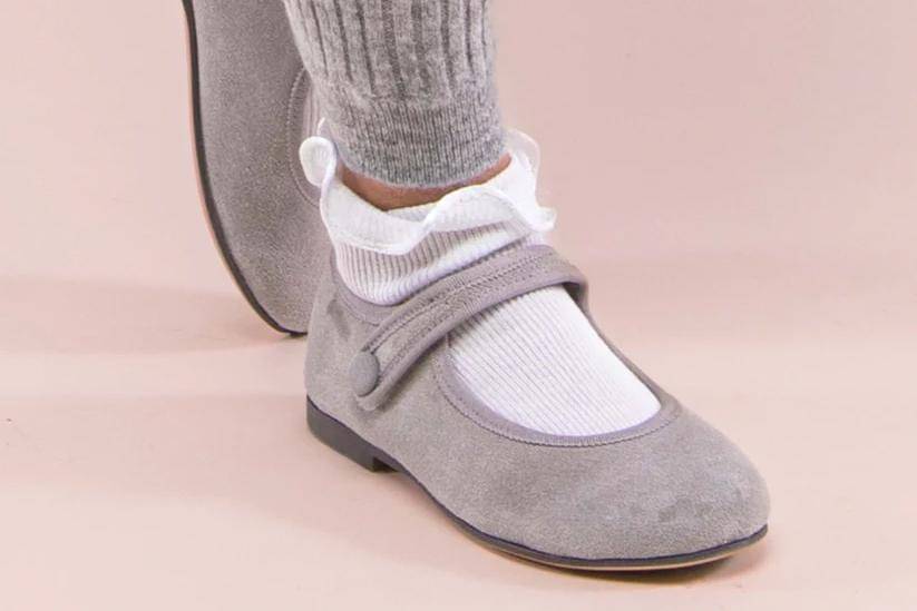 Sepatu Mary Jane dengan Strap Velcro 3.jpg