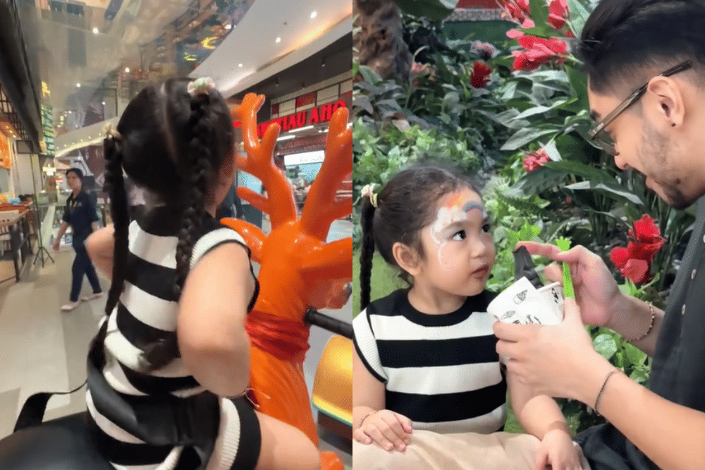 Papa Kris dan Xarena sedang menaiki mainan rusa, setelah itu mereka makan es krim