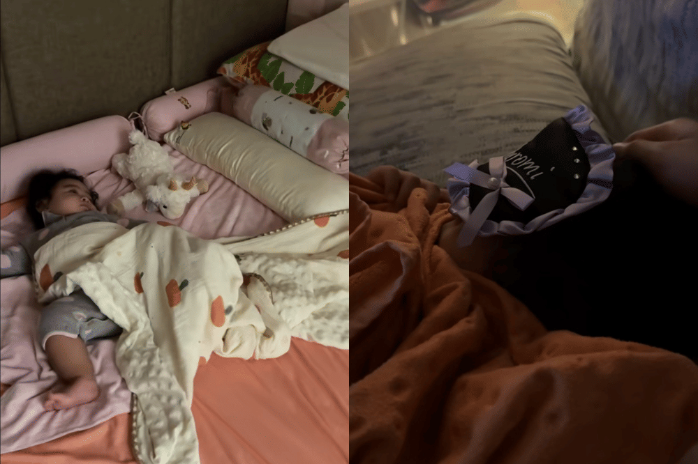 Xandraya dan Xarena sedang tidur