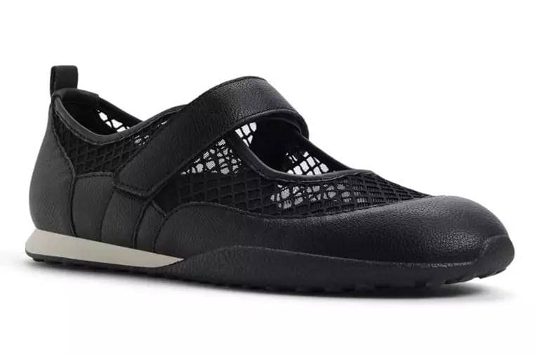 Sepatu Mary Jane dengan Strap Velcro 1.jpg