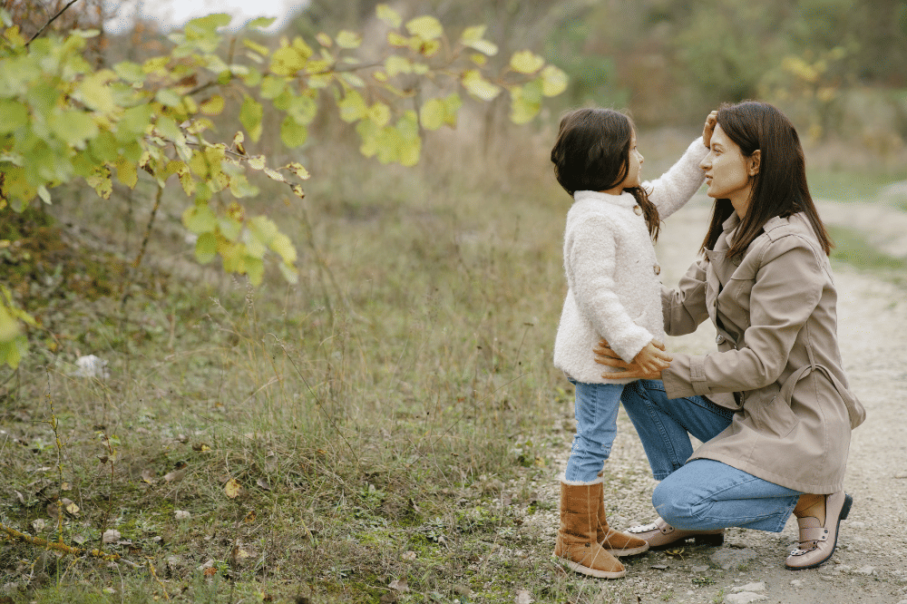 Mama sedang menghabiskan waktu bersama diluar
