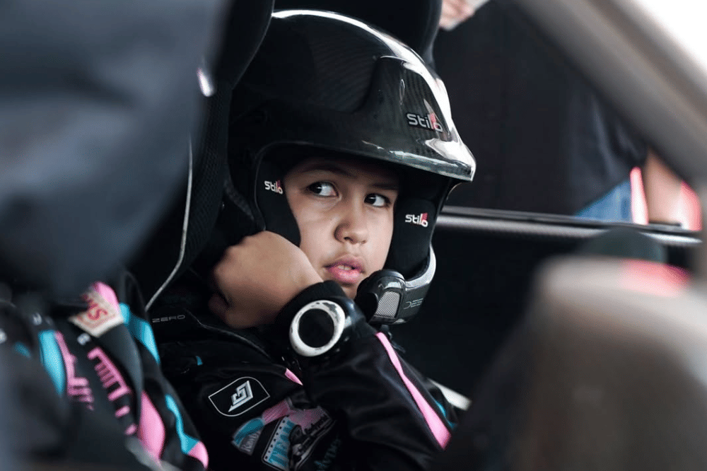 Mayka dan Papa Rifat di area balap