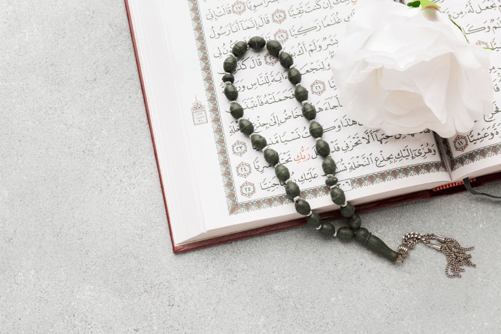 Kitab suci Al-Qur'an dan tasbih