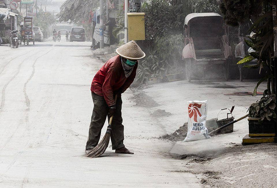 5 Bahaya Abu Vulkanik bagi Kesehatan, Hindari Paparannya