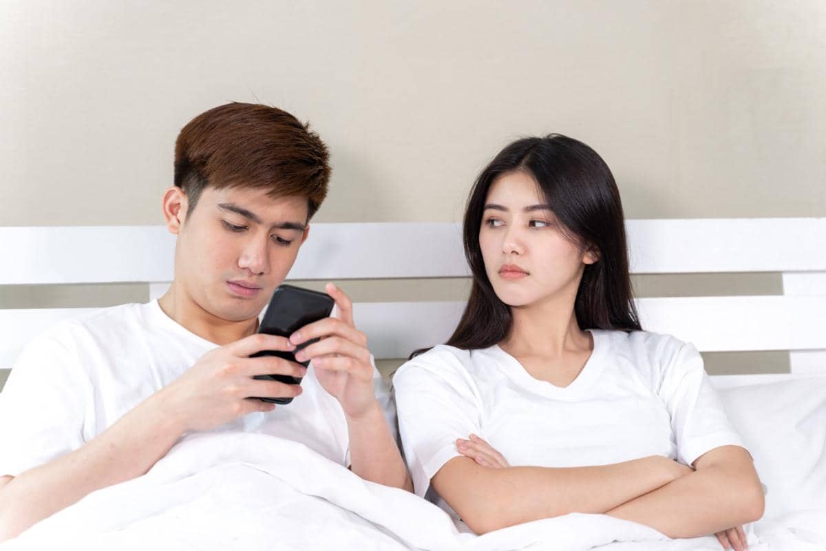 7 Cara Menghilangkan Cemburu Buta, Hindari Overthinking