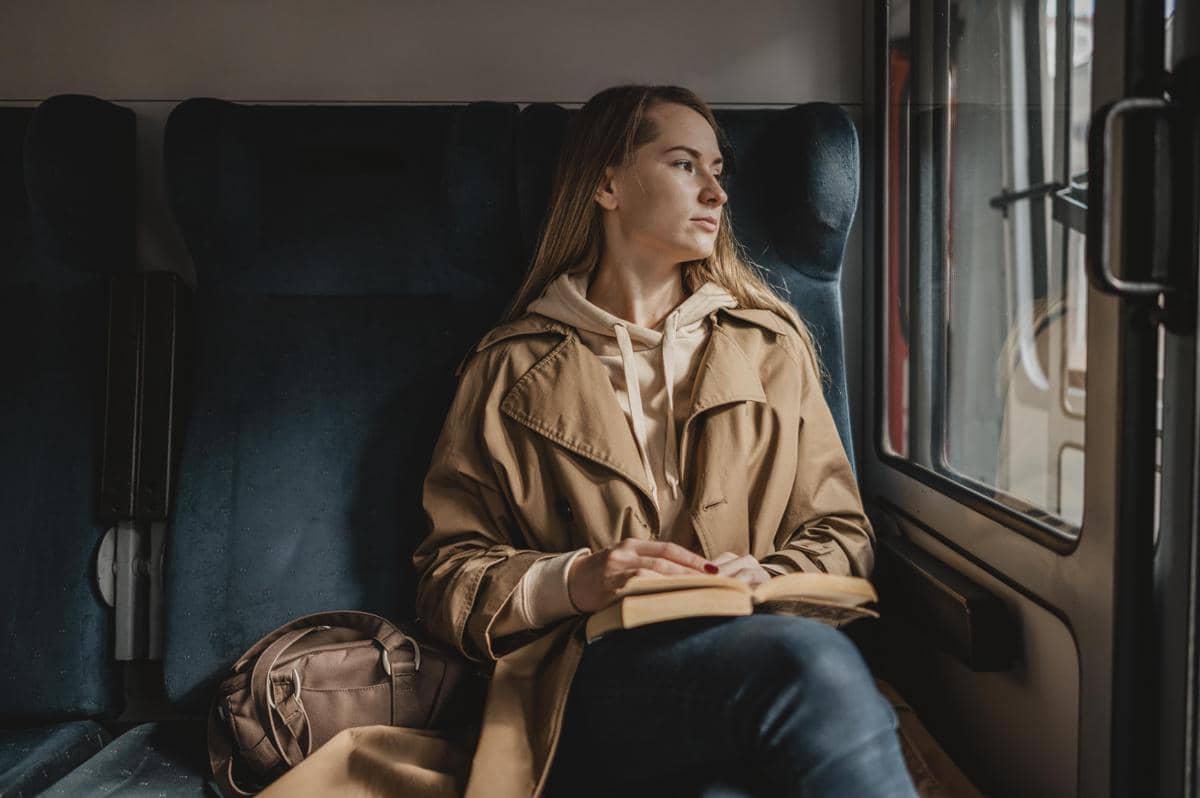 Seorang wanita di kereta