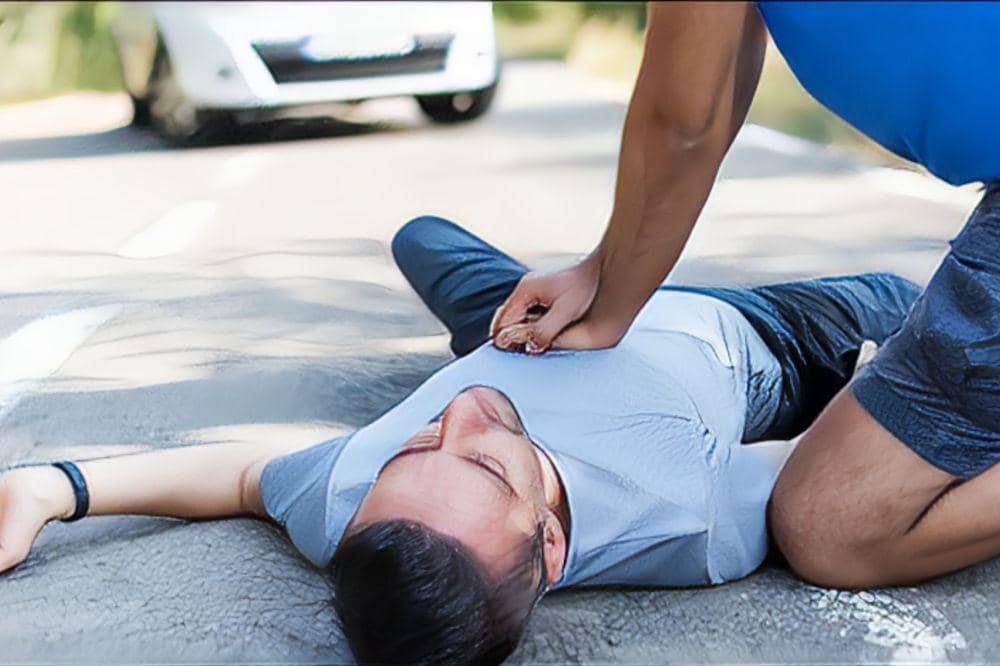 6 Langkah Pertolongan Pertama Jika Bertemu Orang Pingsan (6).jpg