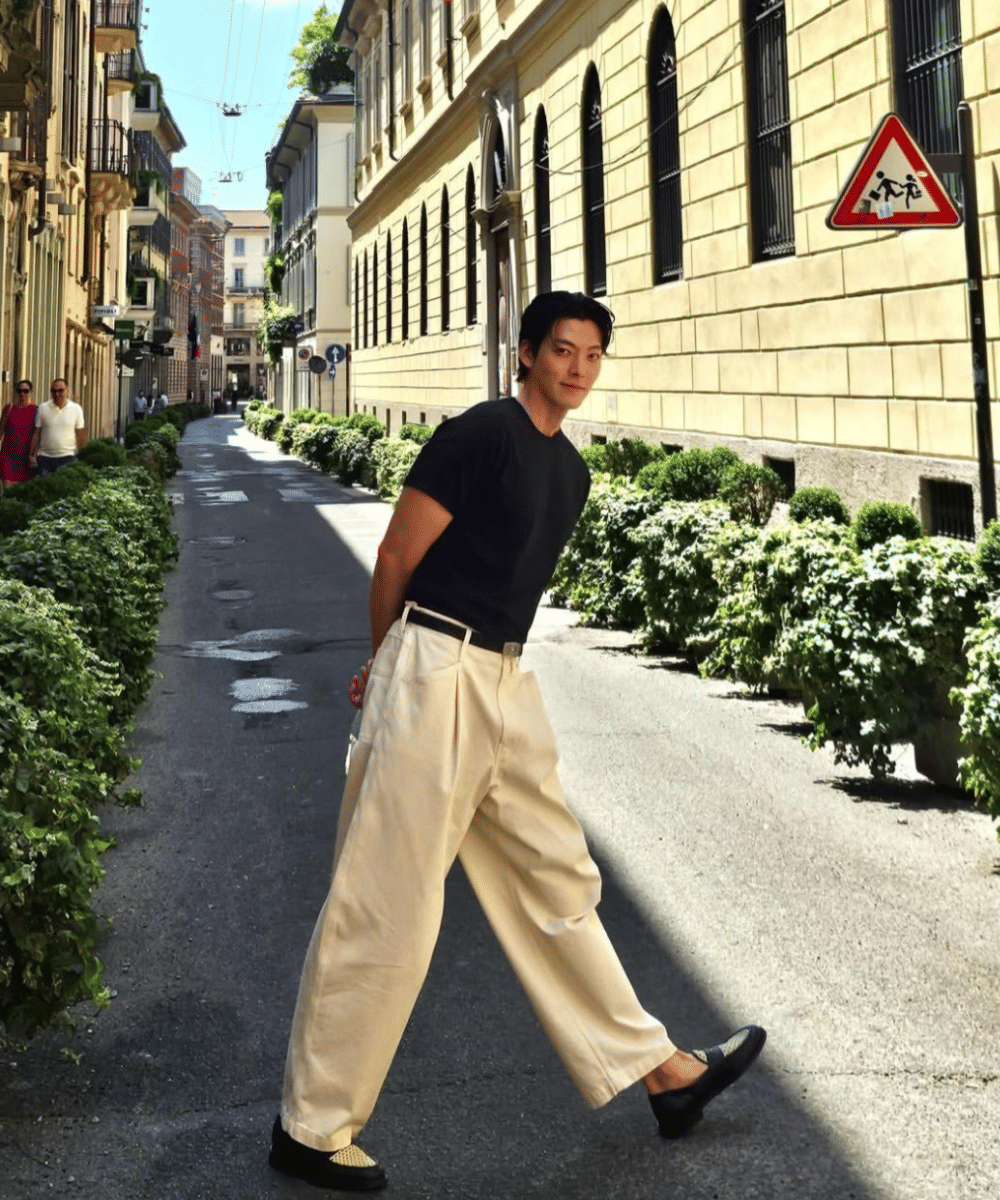 Lihat 6 Gaya Kim Woo Bin yang Bisa Jadi Inspirasi Outfit Papa