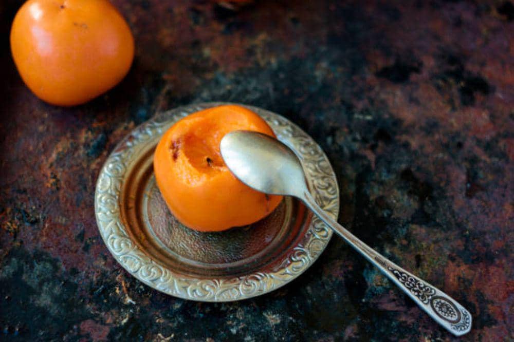 5 Cara Makan Buah Kesemek yang Enak, Manis, dan Bebas Rasa Seget