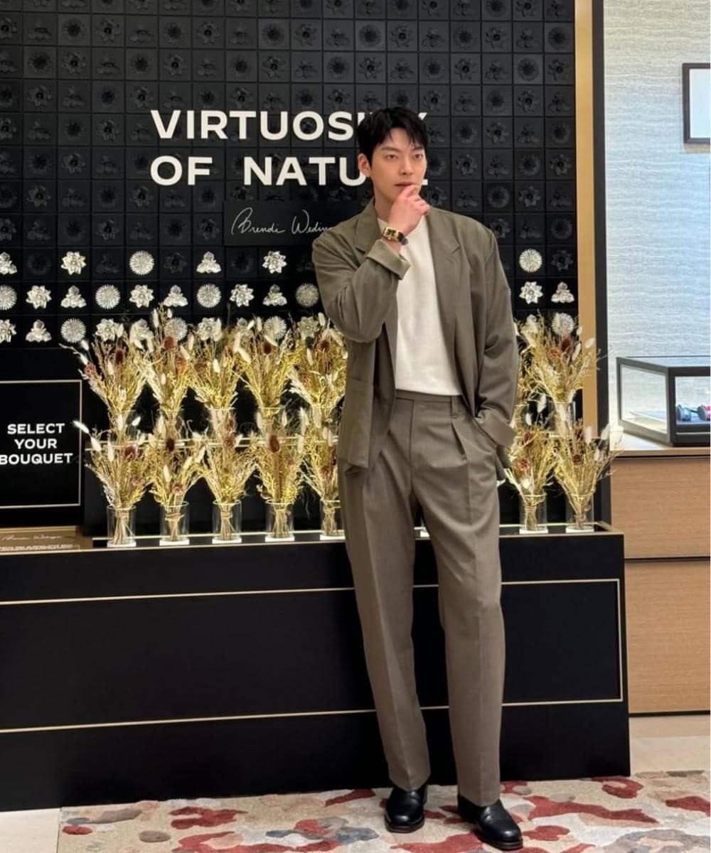 Lihat 7 Gaya Kim Woo Bin yang Bisa Jadi Inspirasi Outfit Papa