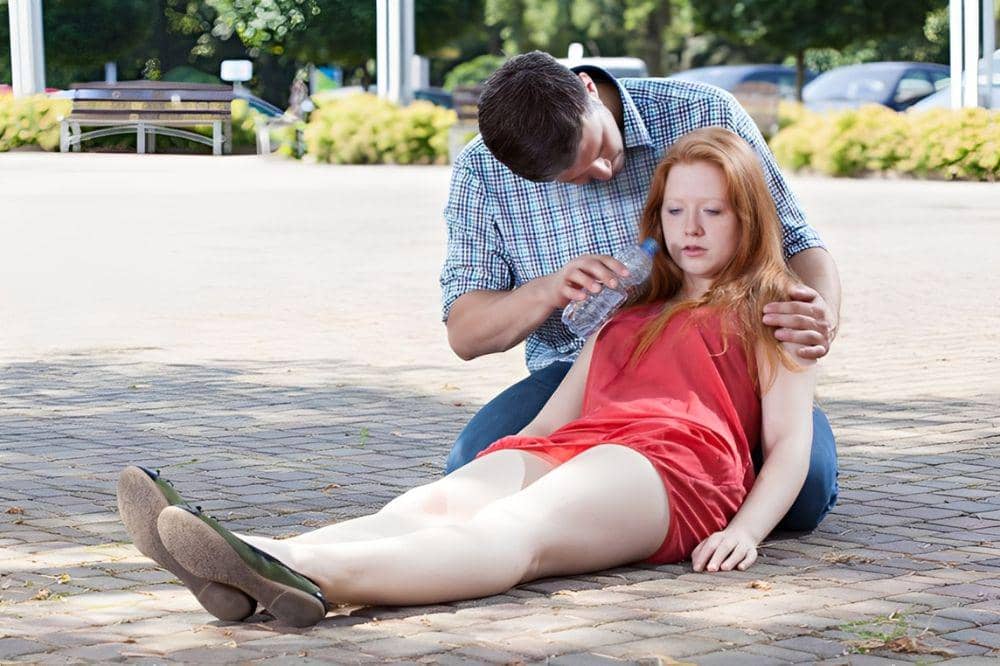 6 Langkah Pertolongan Pertama Jika Bertemu Orang Pingsan (5).jpg