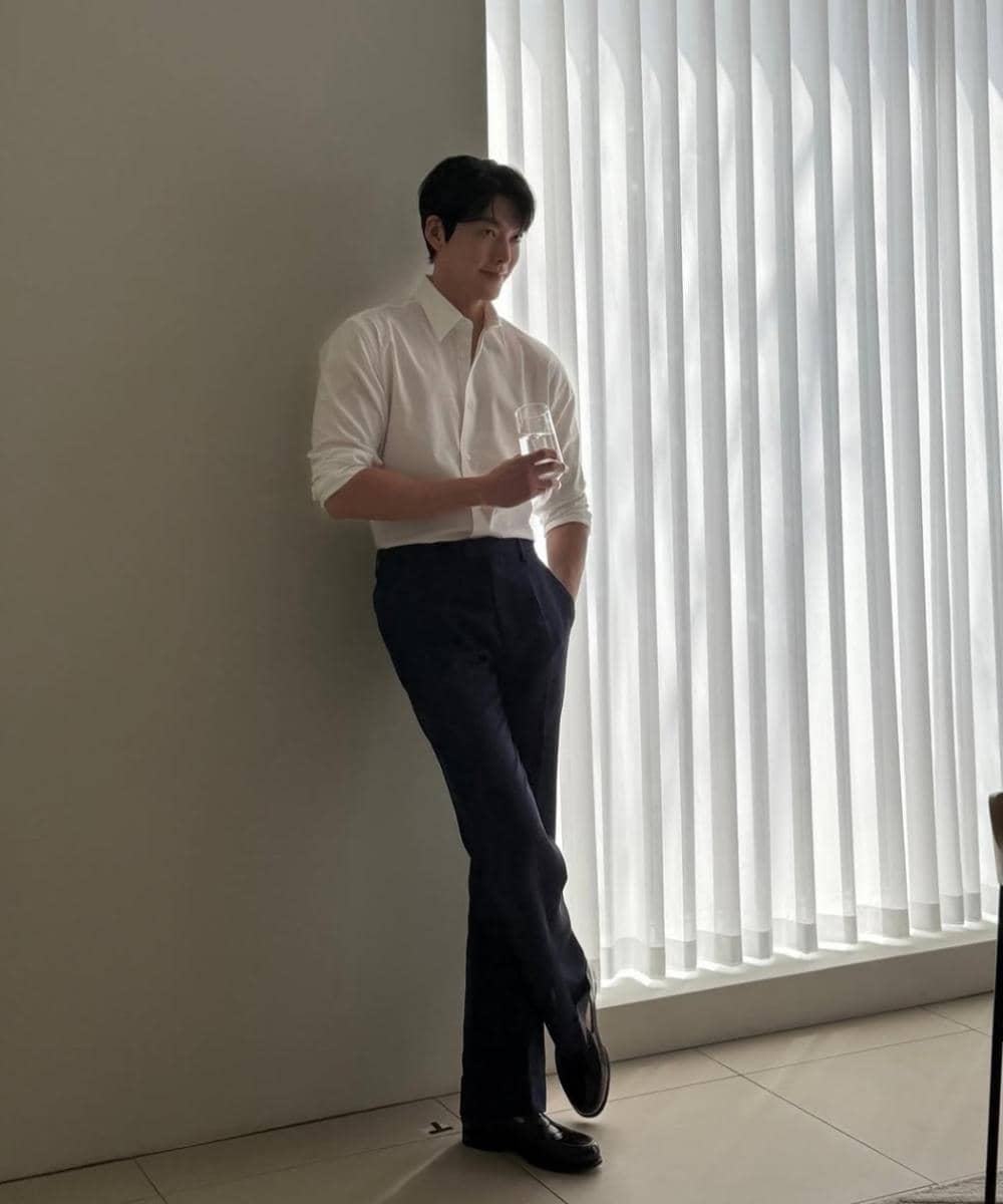 Lihat 7 Gaya Kim Woo Bin yang Bisa Jadi Inspirasi Outfit Papa