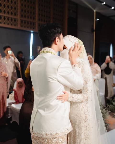 5-fakta-pernikahan-fiki-naki-dan-tinandrose-penuh-kebahagiaan