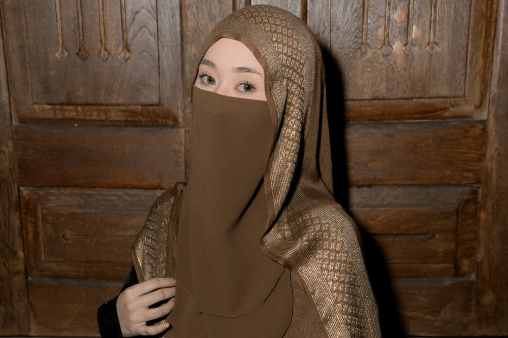 Fakta Tinandrose, Seorang Influencer dan Penulis Buku