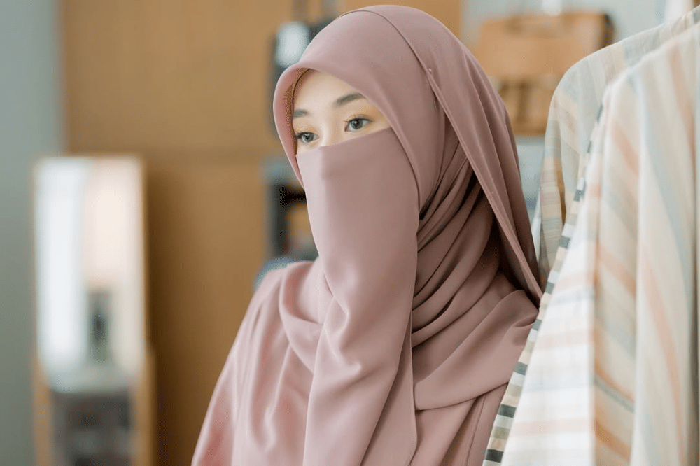 Fakta Tinandrose, Seorang Influencer dan Penulis Buku