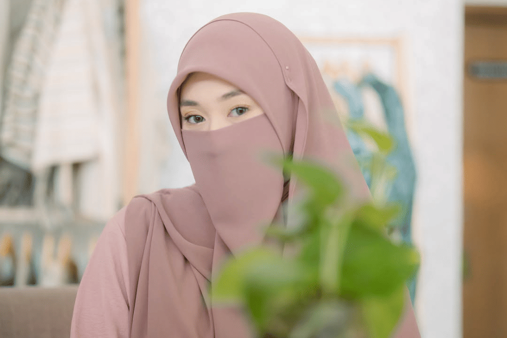 Fakta Tinandrose, Seorang Influencer dan Penulis Buku