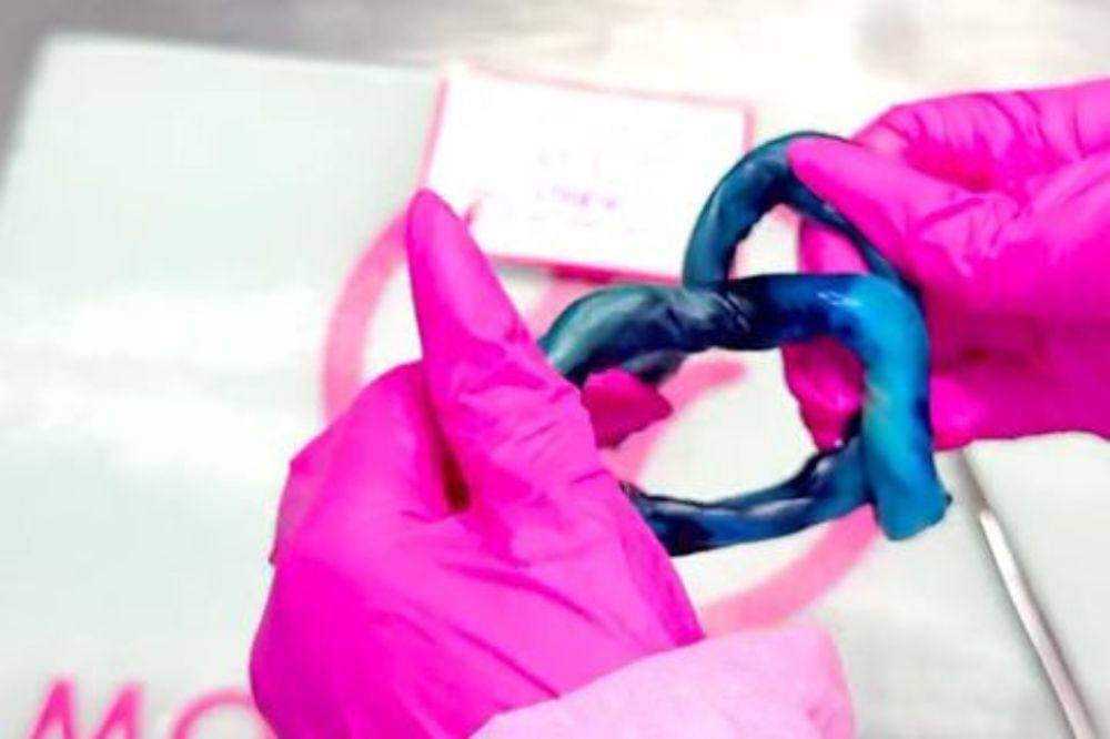 tali pusar anak cardi b