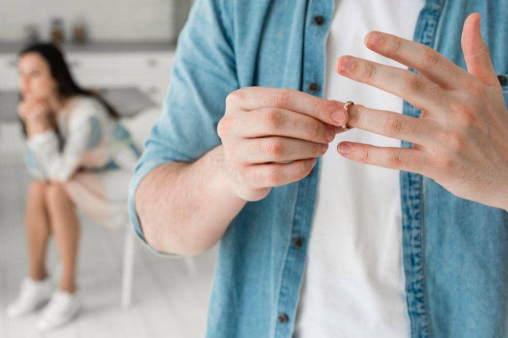 Bunyi Pasal 284 KUHP tentang Perzinaan