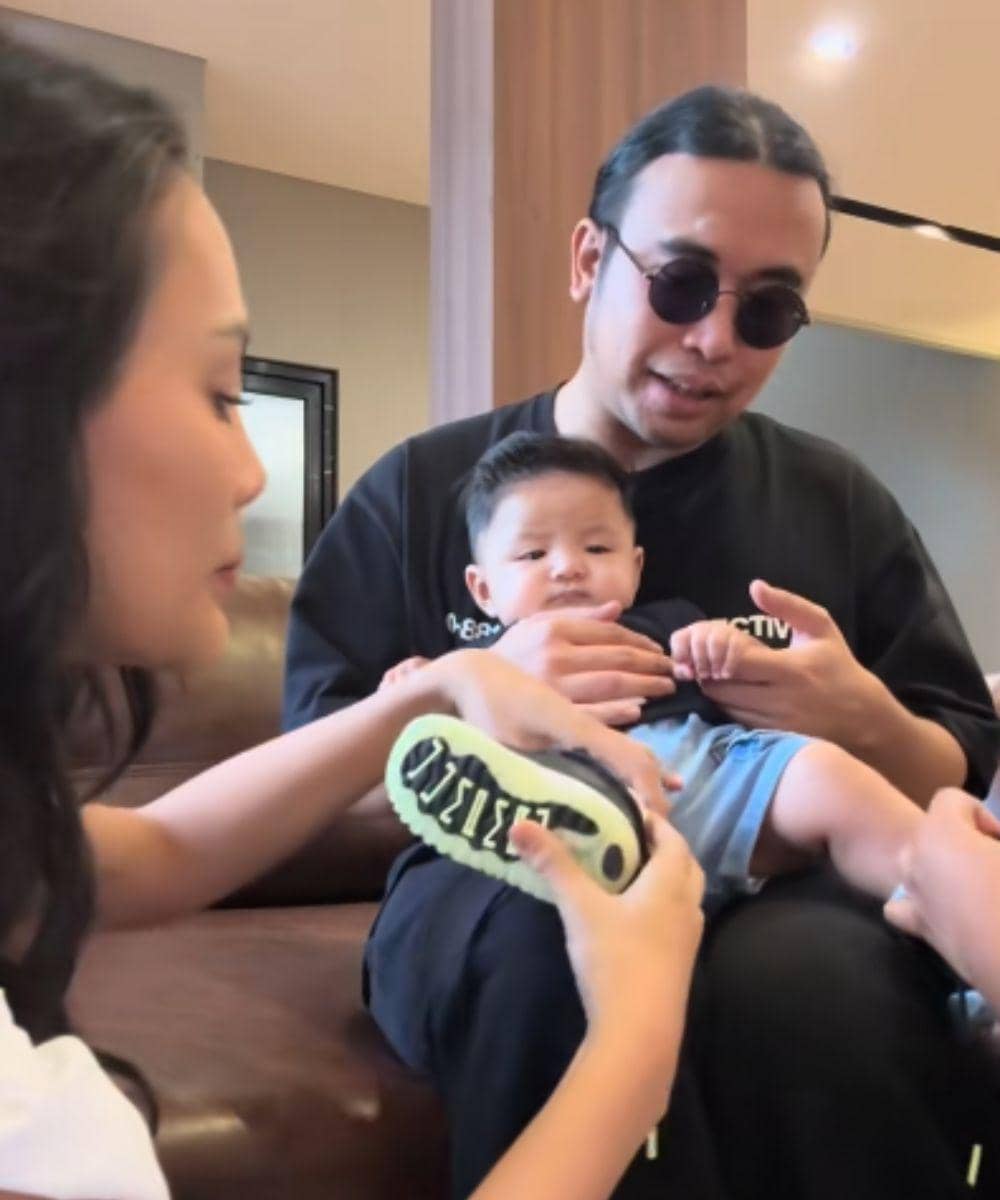 Tiktok.com/@eri_carl