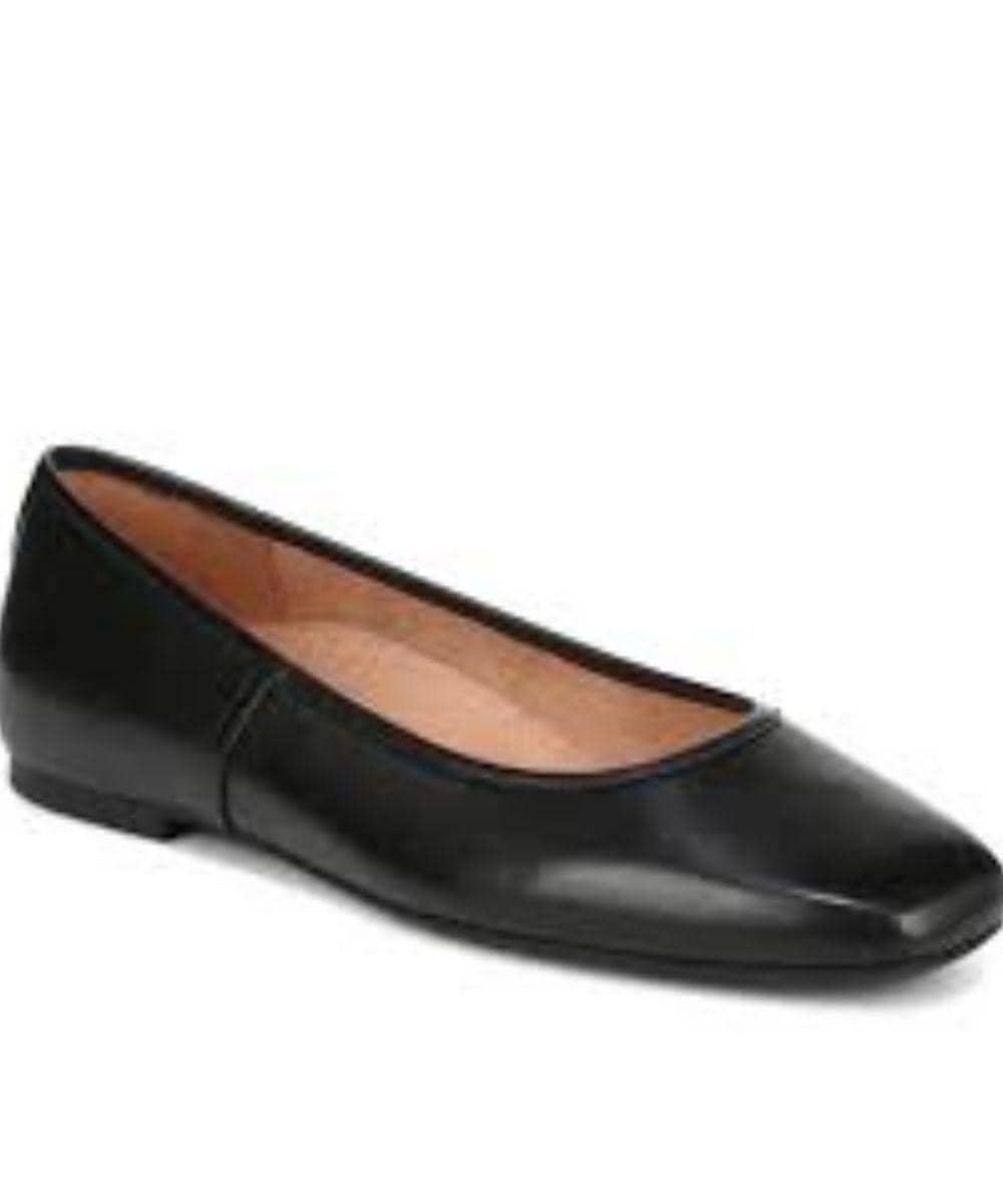 8 Flat Shoes Viral 2025 Bikin Penampilan Makin Kece