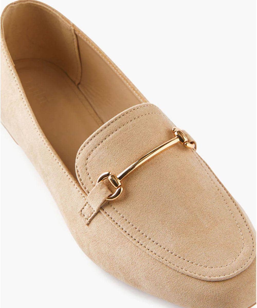 8 Flat Shoes Viral 2025 Bikin Penampilan Makin Kece