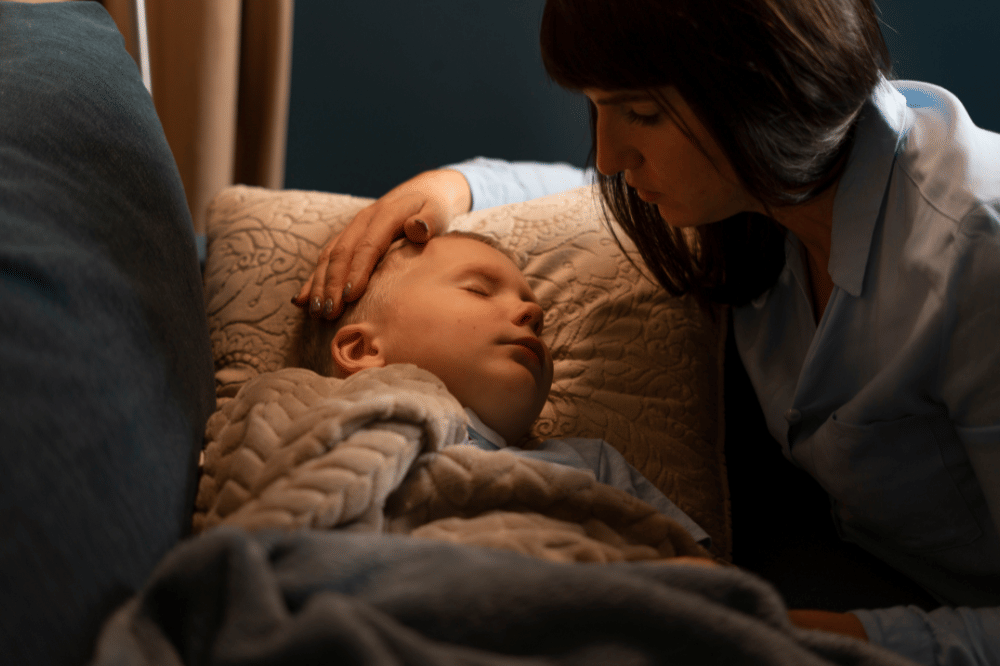 Mama menemani anak sampai akhirnya tertidur