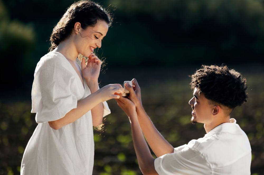 Kapan Usia Ideal untuk Menikah? COVER