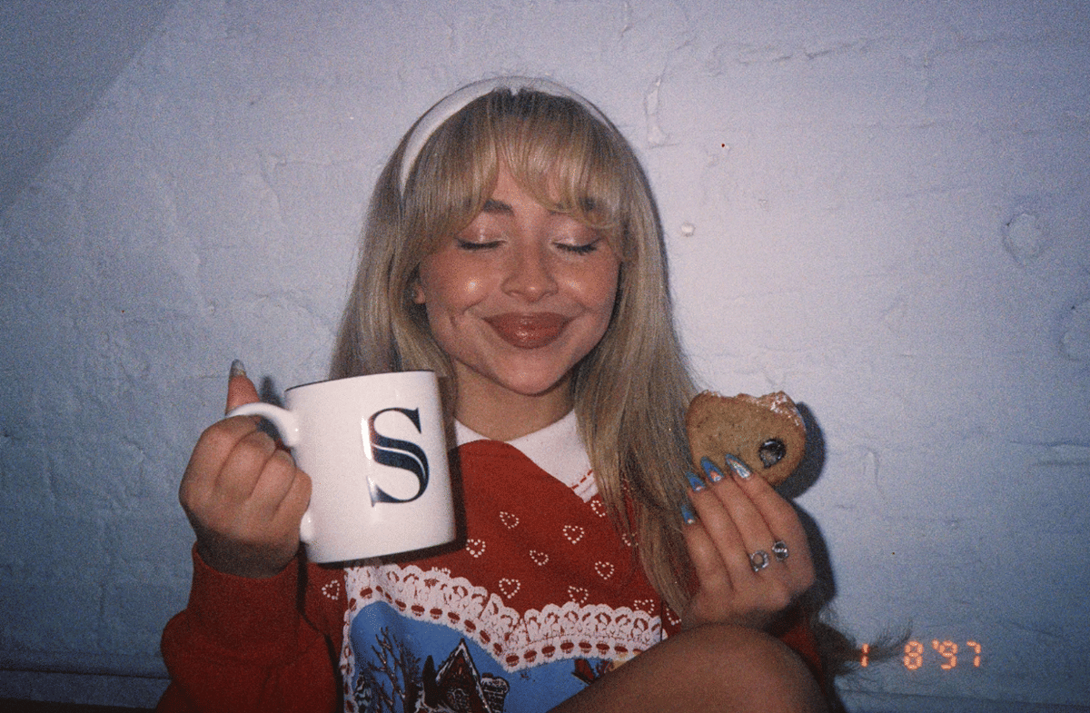 Sabrina Carpenter di EP fruitcake