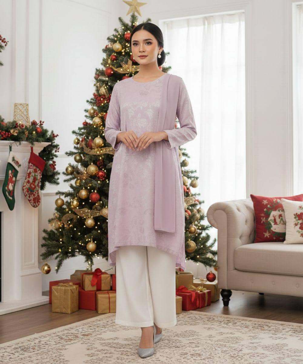 Inspirasi Kebaya Brokat Elegan untuk Natal