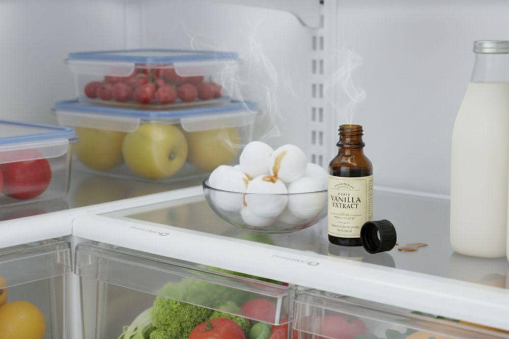 7 Bahan Alami Ini Ampuh Menghilangkan Bau Busuk di Kulkas 7