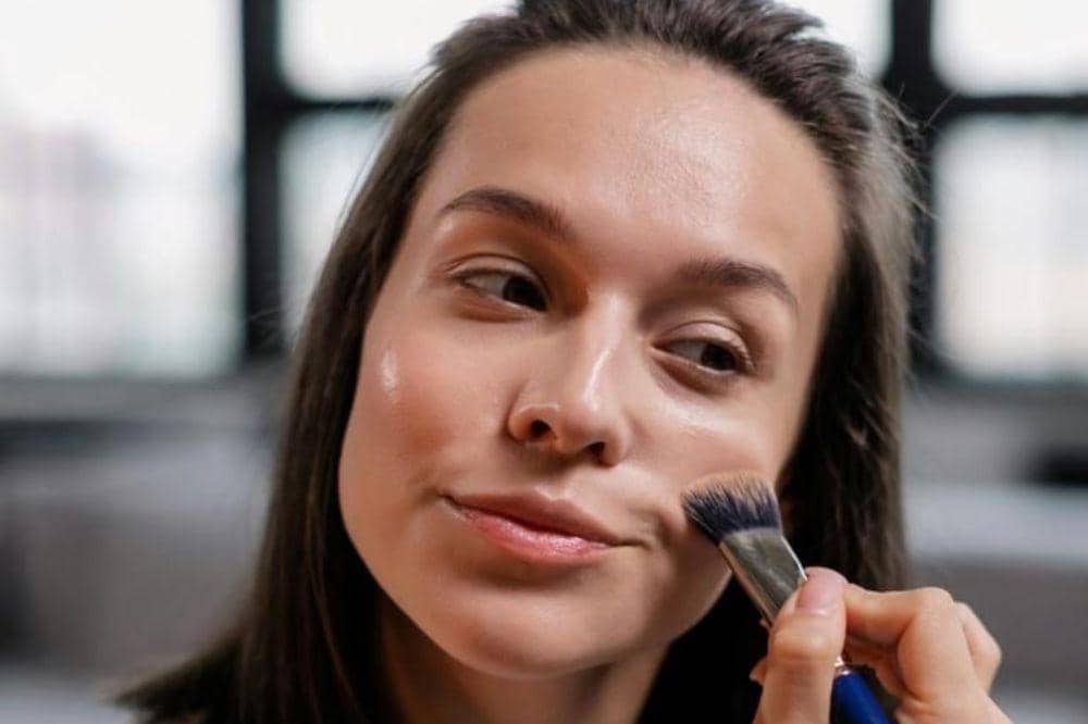 6 Rahasia agar Makeup Natal Tahan Lama & Flawless, Wajib Coba!