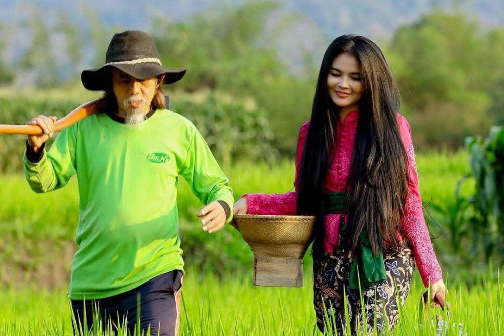 5 Fakta Istri Epy Kusnandar 1