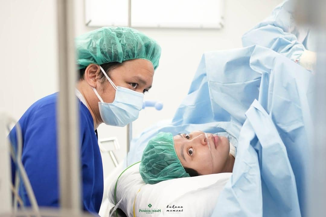 Istri Calvin Jeremy Melahirkan (3).jpg