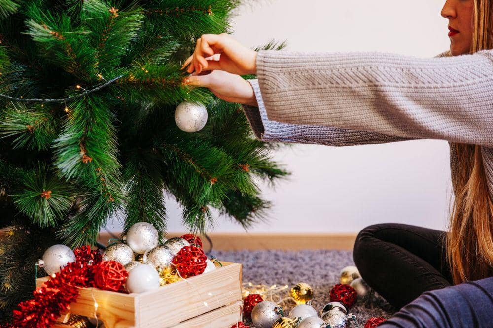 7 Ide Dekorasi Pohon Natal dari Barang Bekas COVER