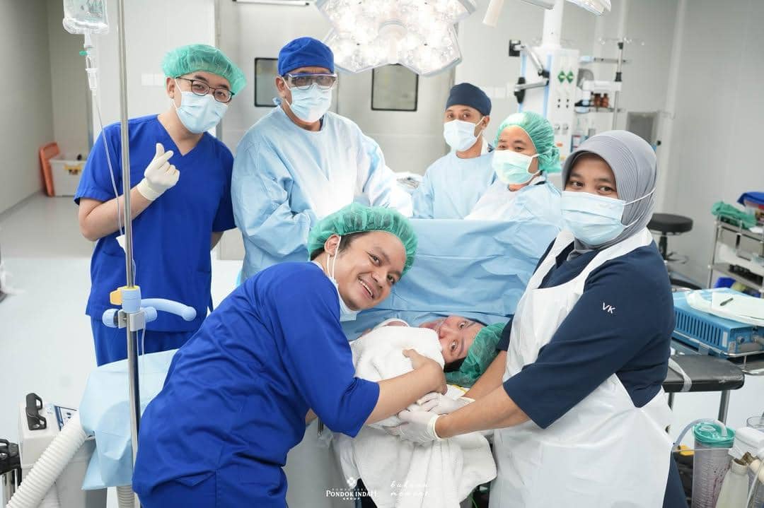 Istri Calvin Jeremy Melahirkan (4).jpg