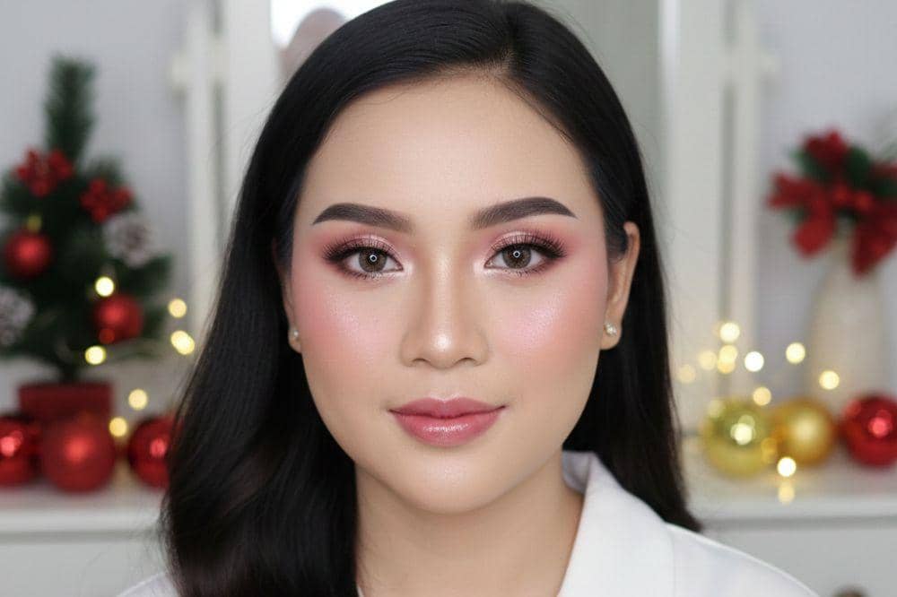 Tutorial Makeup Natal Soft Natural, Bikin Wajah Fresh Seharian!
