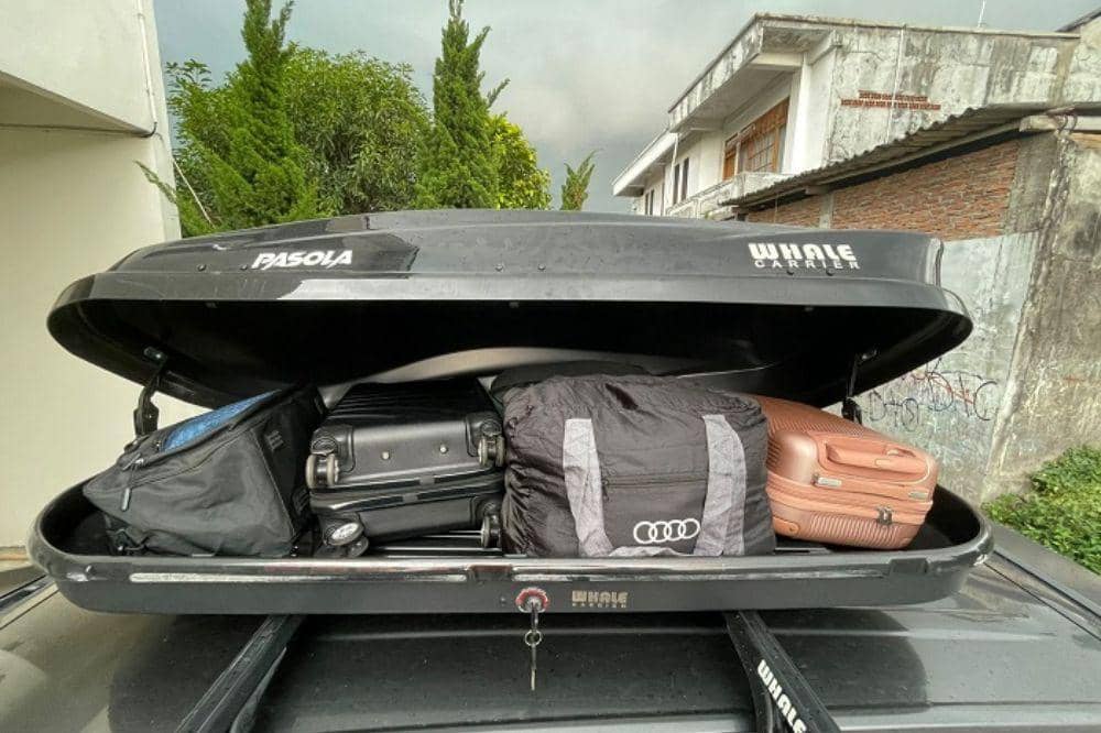 12 Rekomendasi Roof Box Mobil Terbaik yang Awet dan Muat Banyak!